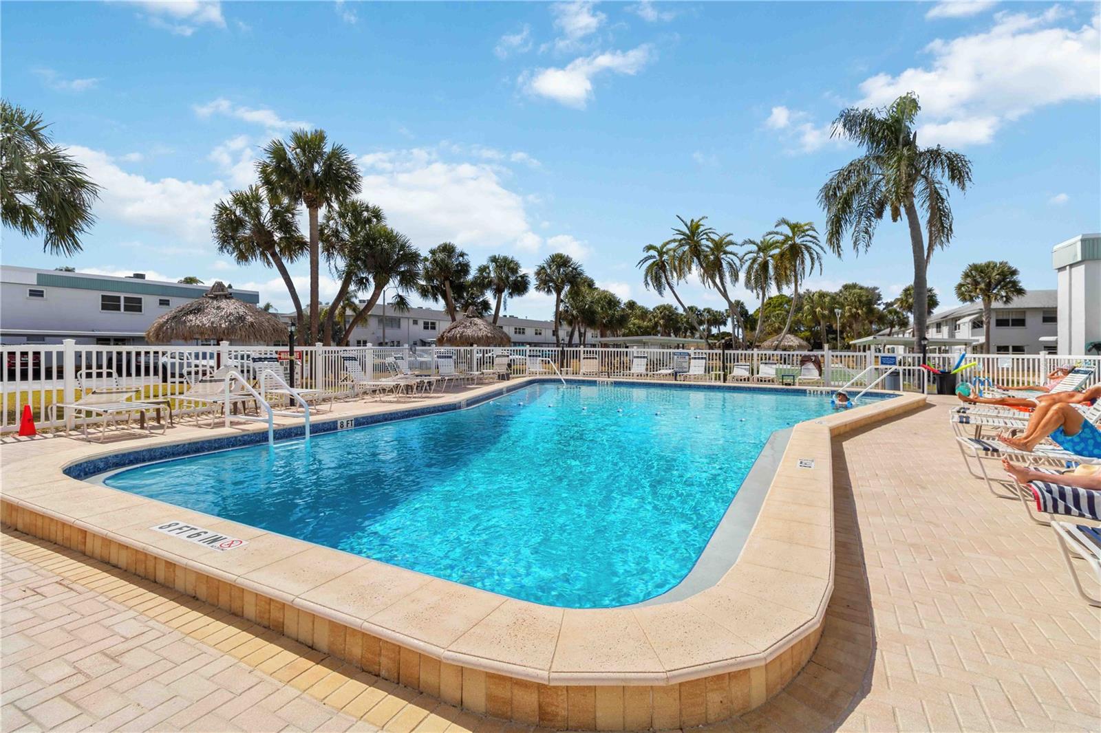 PARADISE SHORES - Residential