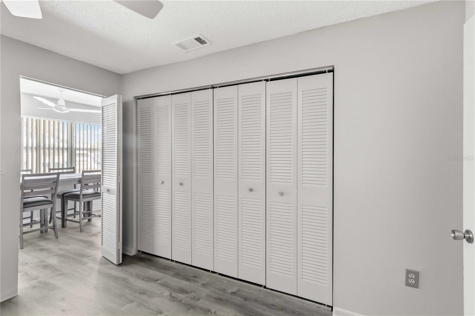 PARADISE SHORES - Residential