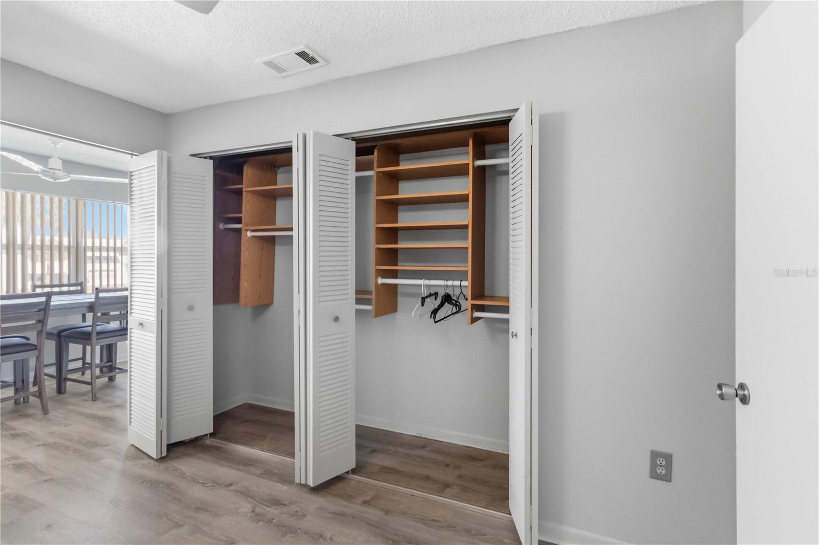 PARADISE SHORES - Residential