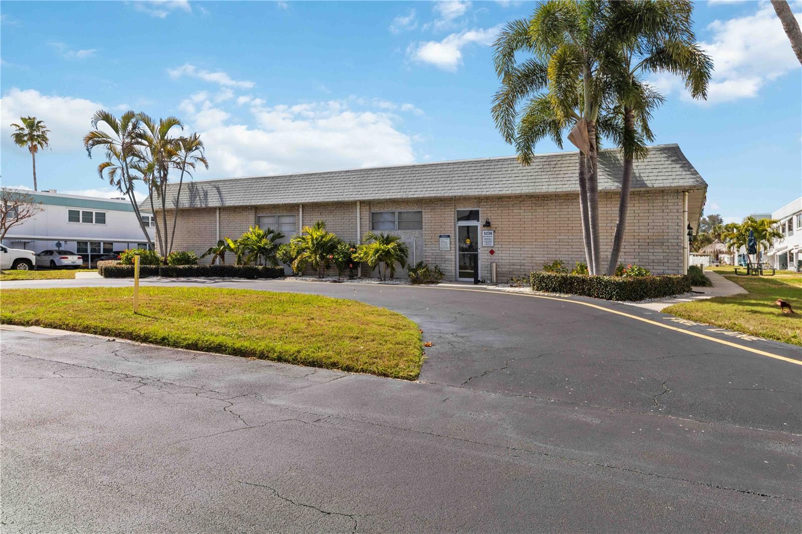 PARADISE SHORES - Residential