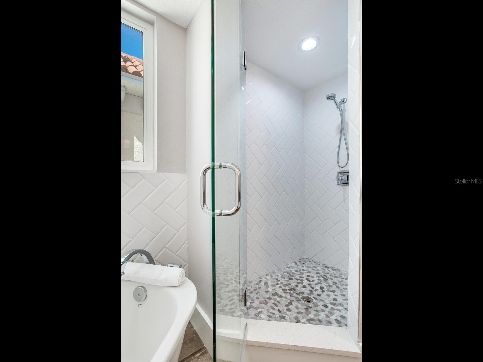 GAY SHORES - Residential Lease