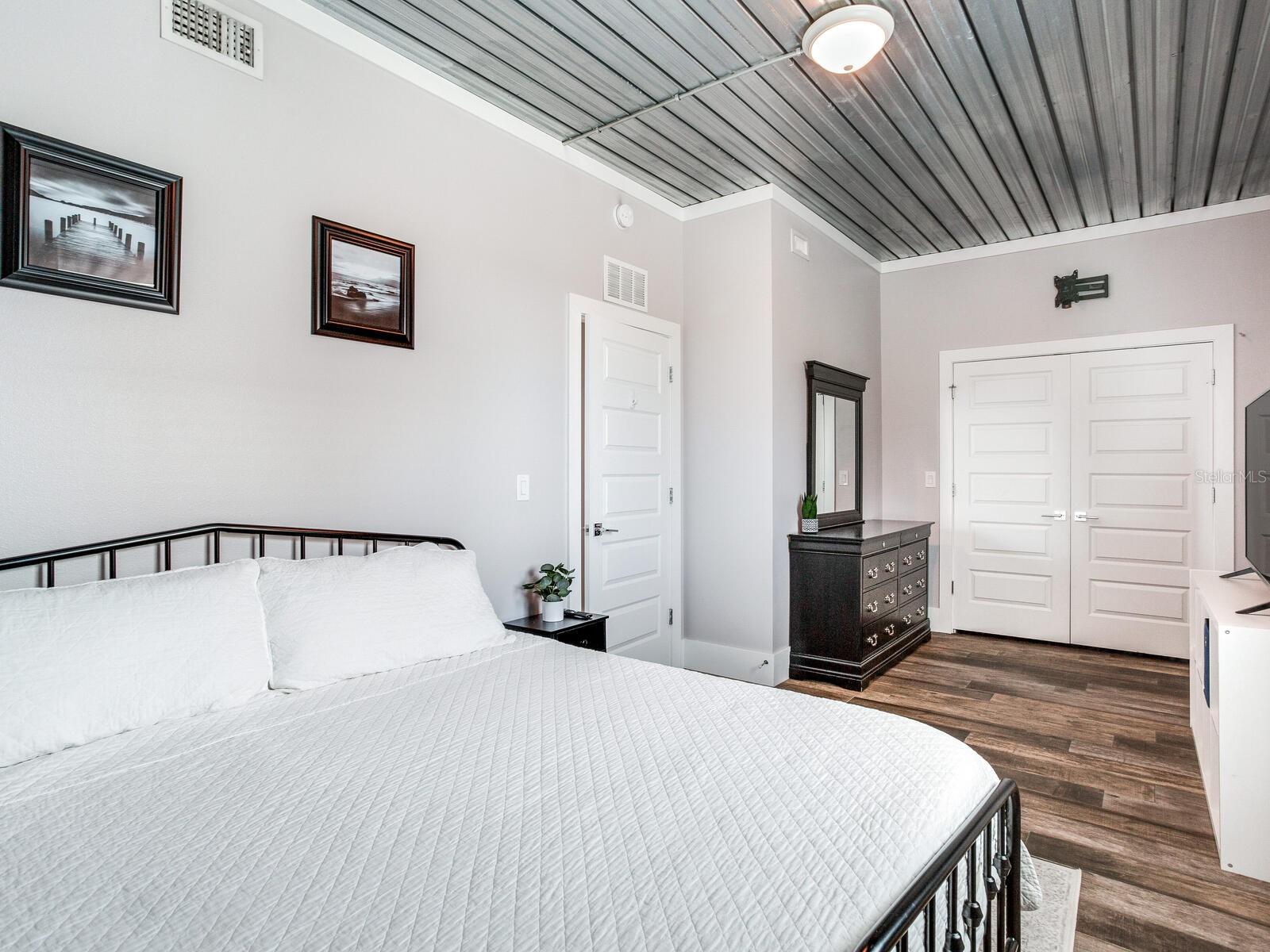 GAY SHORES - Residential Lease