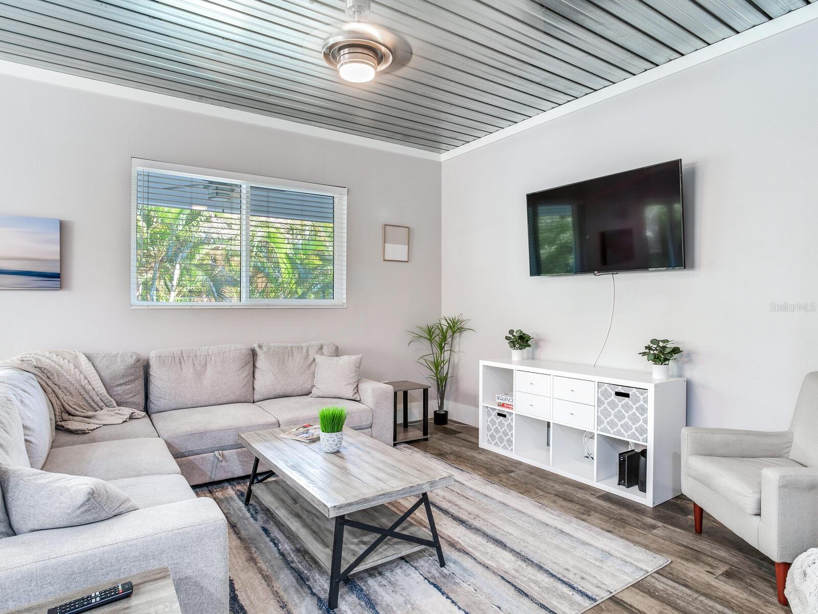 GAY SHORES - Residential Lease