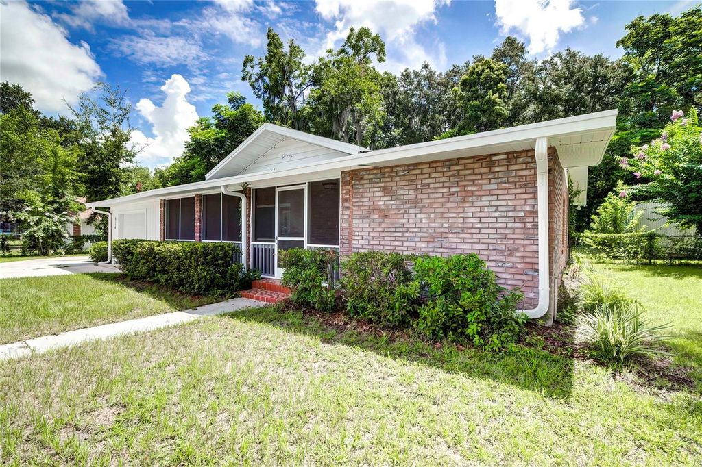 Photo of 614 Powell Street, Wildwood, FL 34785 (MLS # W7879849)