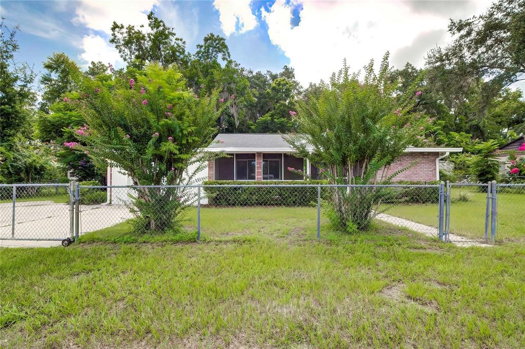 Photo of 614 Powell Street, Wildwood, FL 34785 (MLS # W7879849)