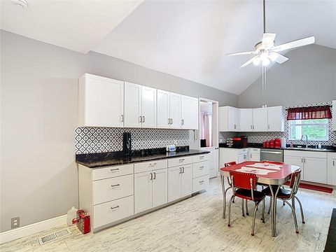 Tiny photo for 511 E Mirror Lake Drive, Fruitland Park, FL 34731 (MLS # O6336425)