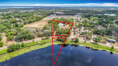 Photo of 511 E Mirror Lake Drive, Fruitland Park, FL 34731 (MLS # O6336425)