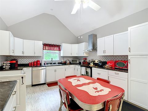 Tiny photo for 511 E Mirror Lake Drive, Fruitland Park, FL 34731 (MLS # O6336425)
