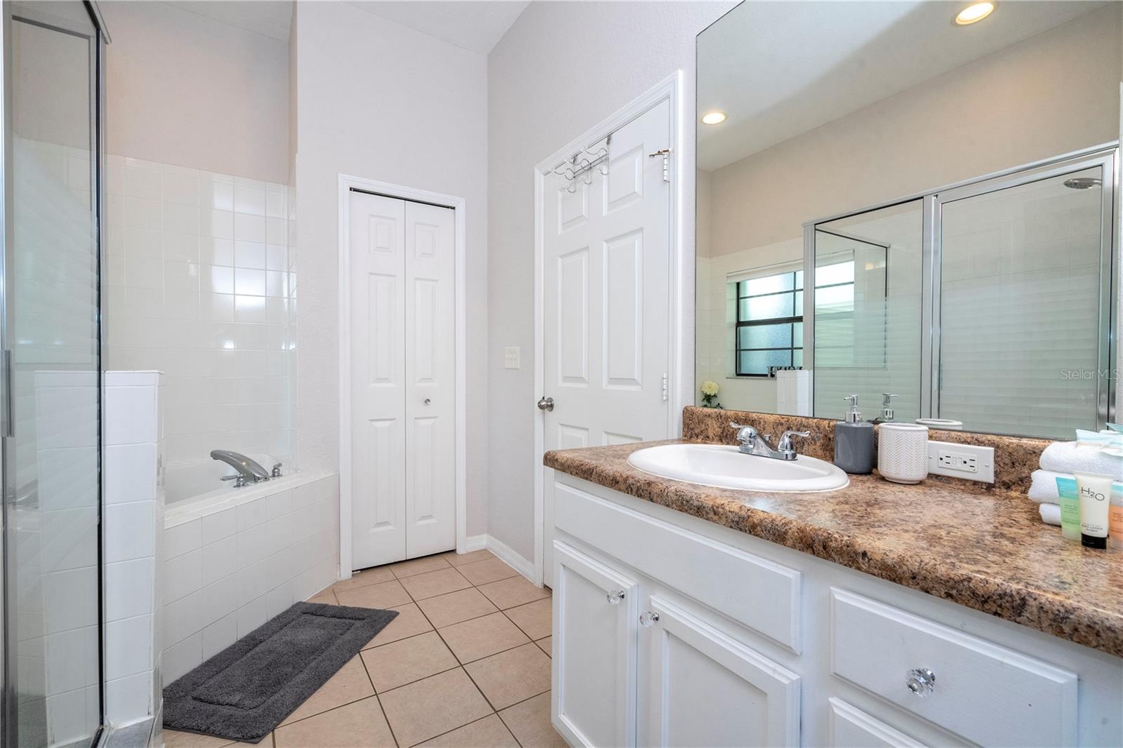 CARIBE COVE PH 02 CONDO - Residential