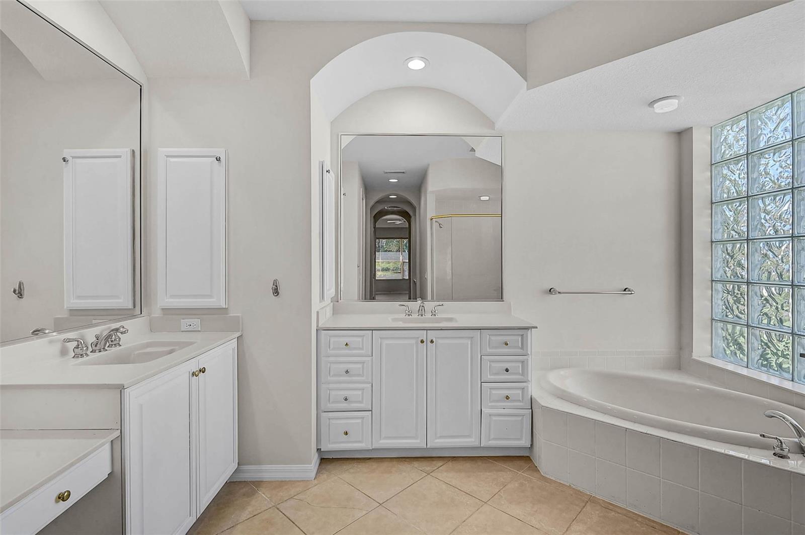 ASHLEY TRACE AT UNIVERSITY PLACE - Residential