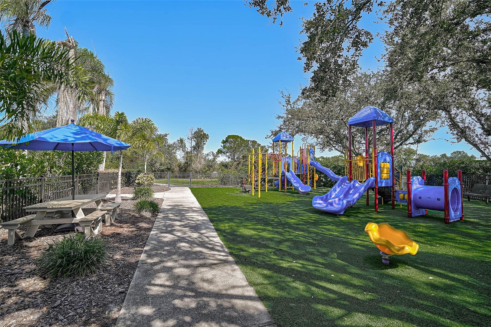 ASHLEY TRACE AT UNIVERSITY PLACE - Residential