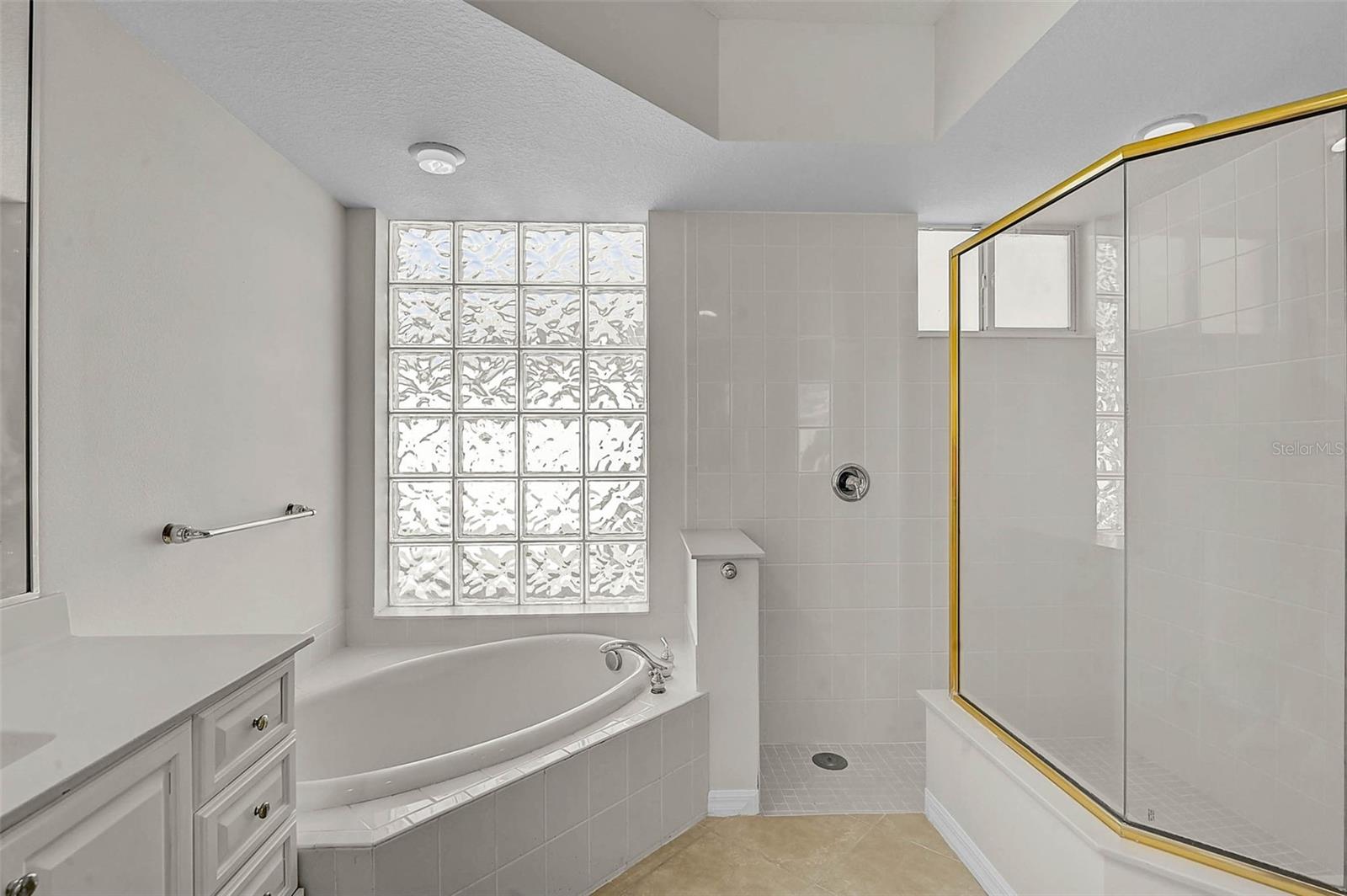 ASHLEY TRACE AT UNIVERSITY PLACE - Residential