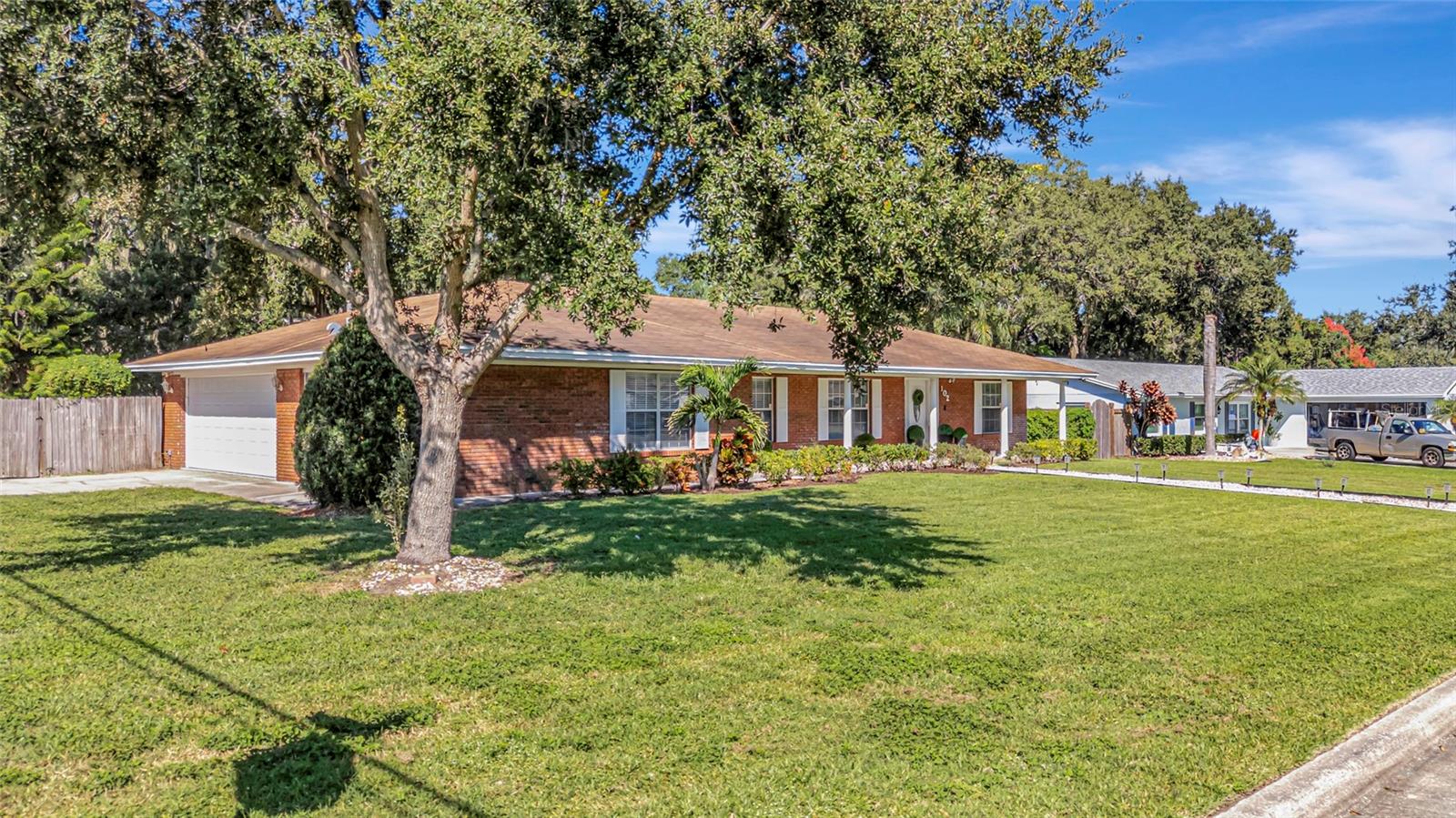 VALENCIA SHORES - Residential