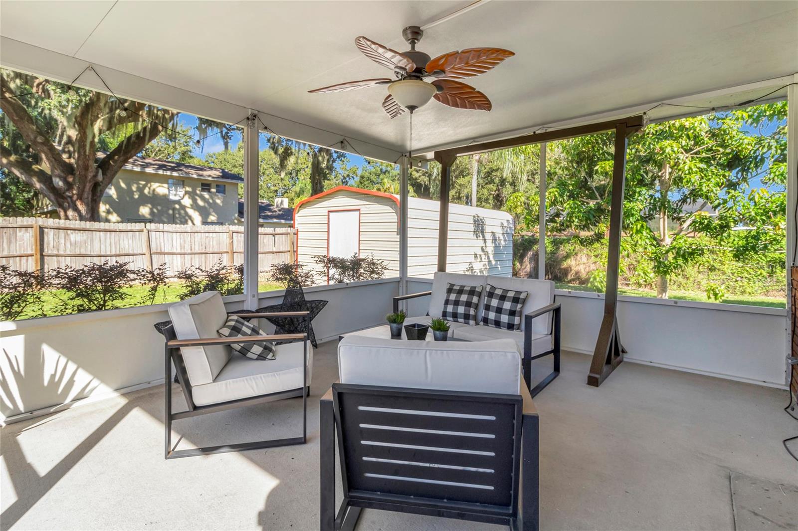 VALENCIA SHORES - Residential