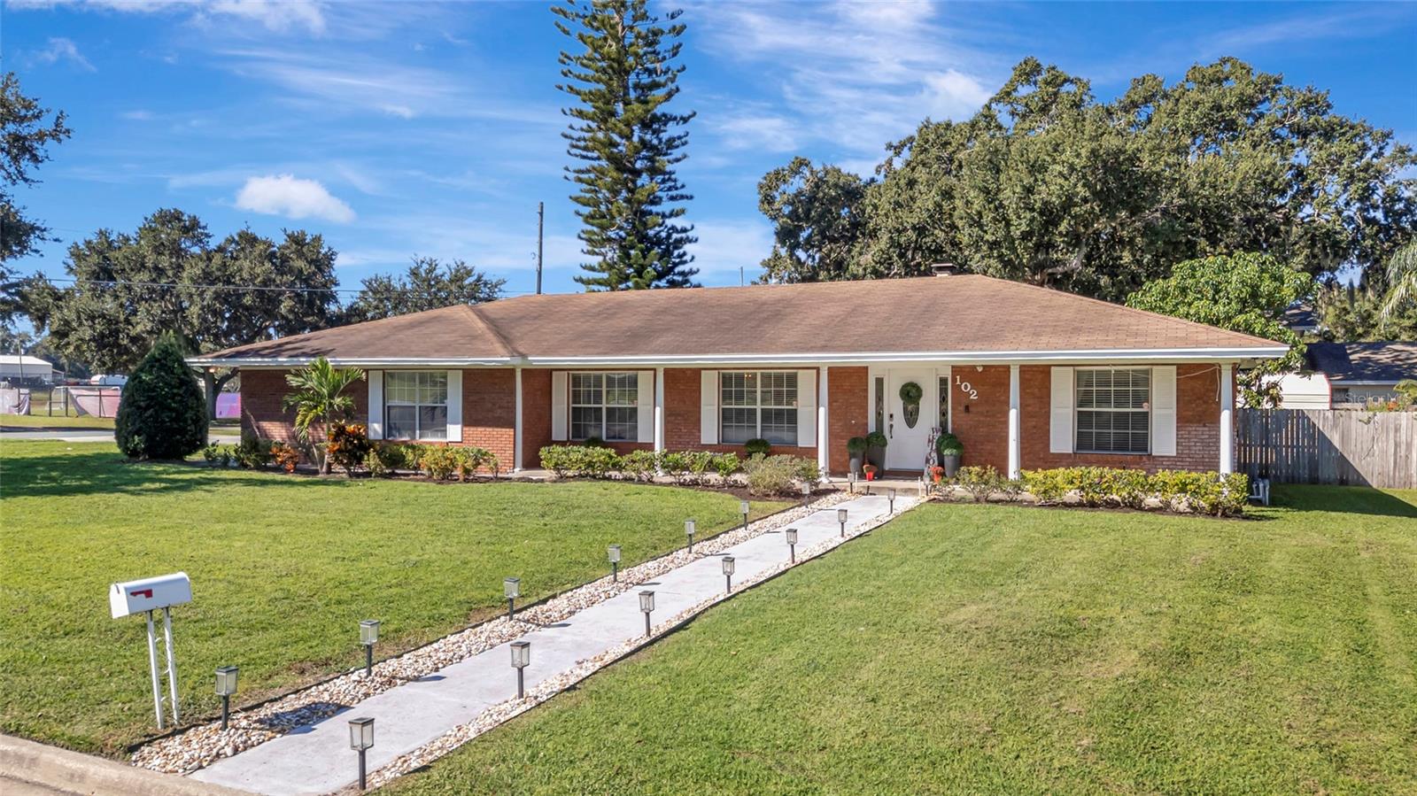 VALENCIA SHORES - Residential