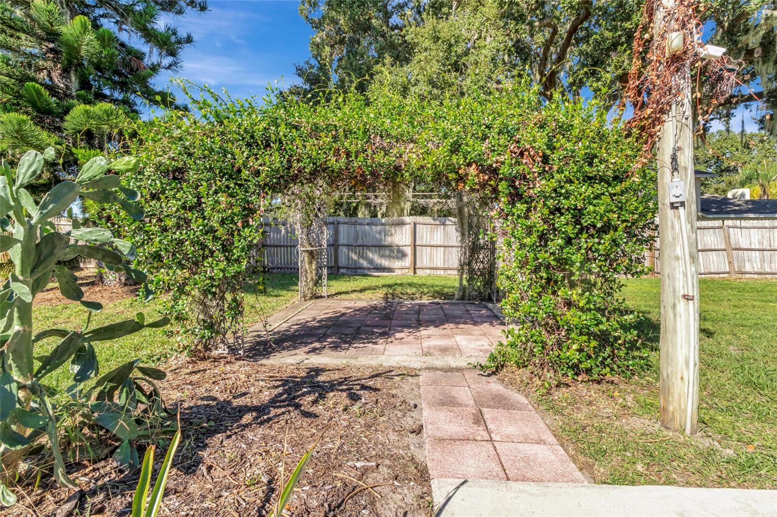 VALENCIA SHORES - Residential