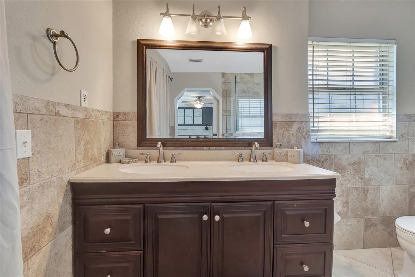 VALENCIA SHORES - Residential