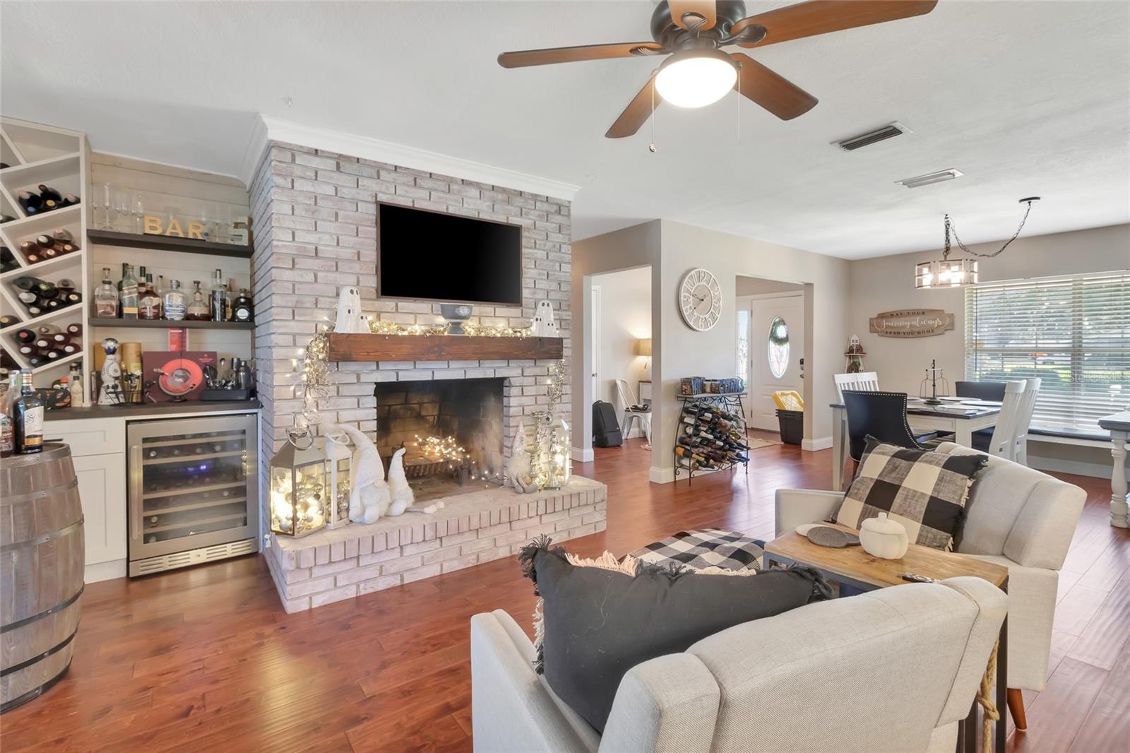 VALENCIA SHORES - Residential