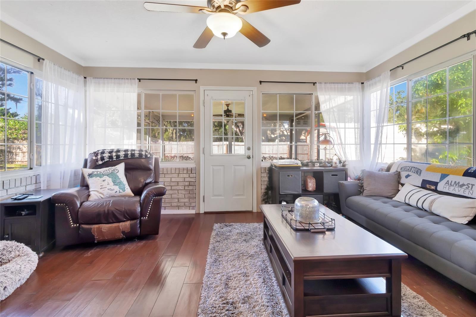 VALENCIA SHORES - Residential