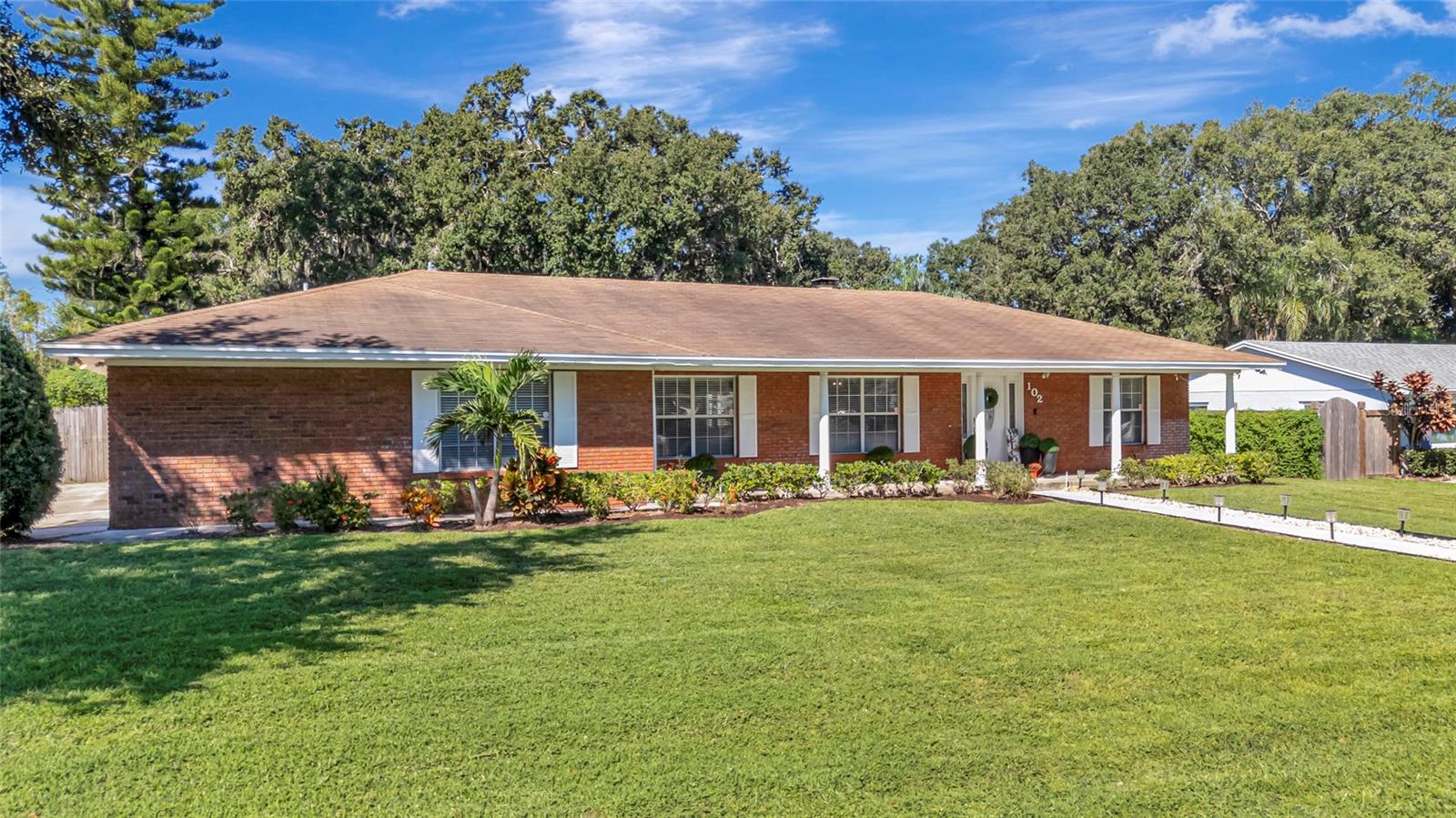 VALENCIA SHORES - Residential
