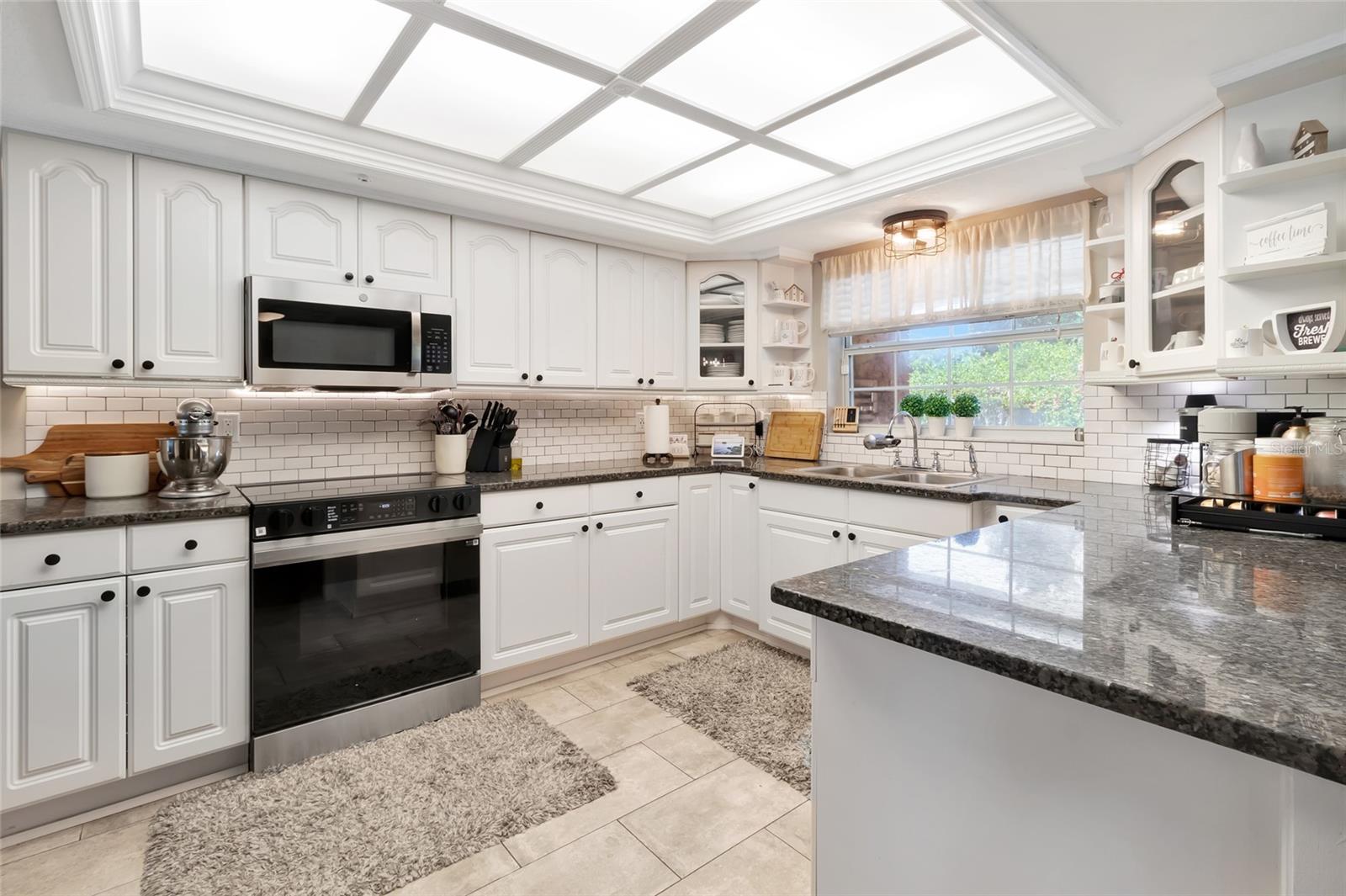 VALENCIA SHORES - Residential