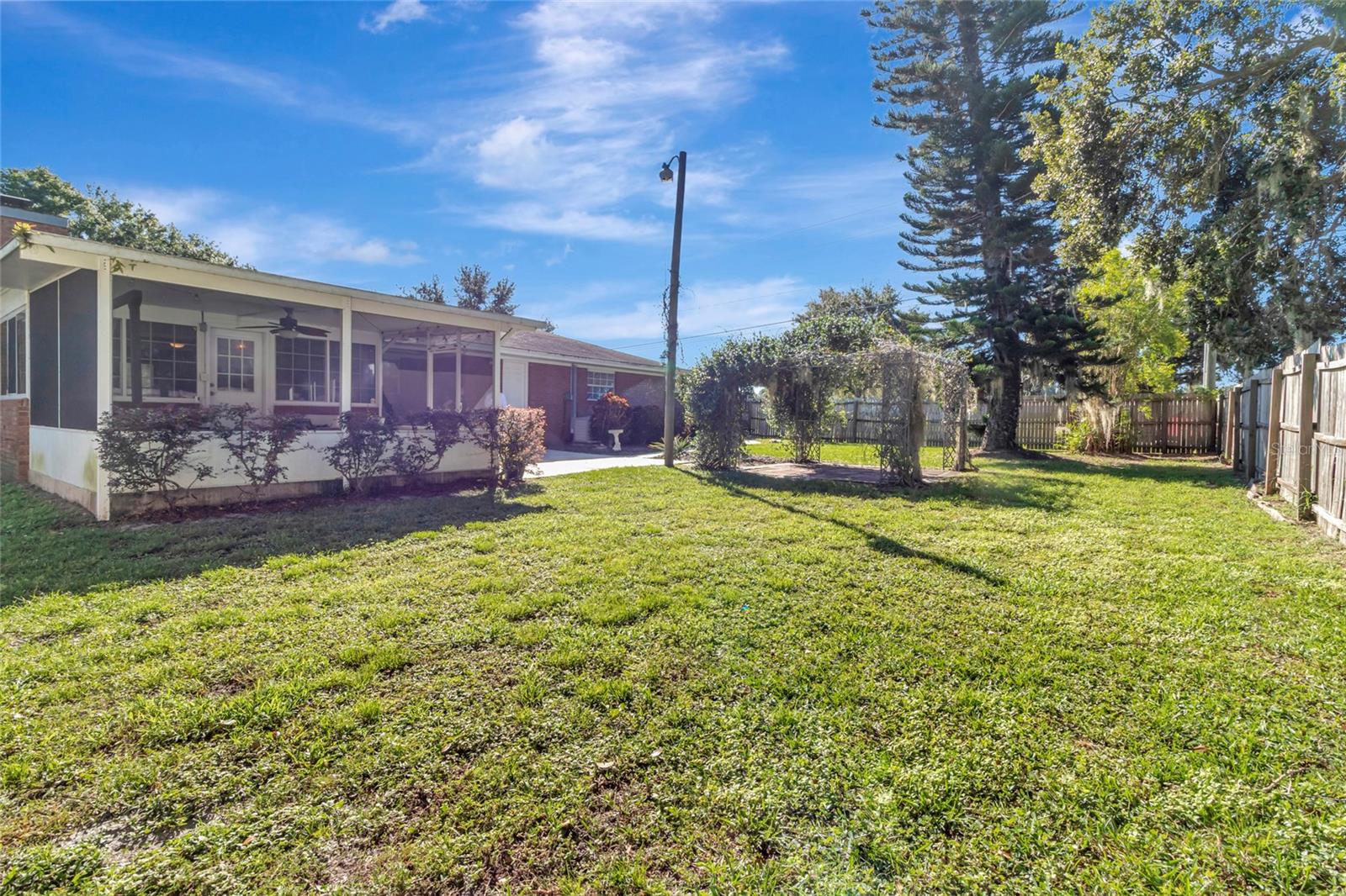 VALENCIA SHORES - Residential