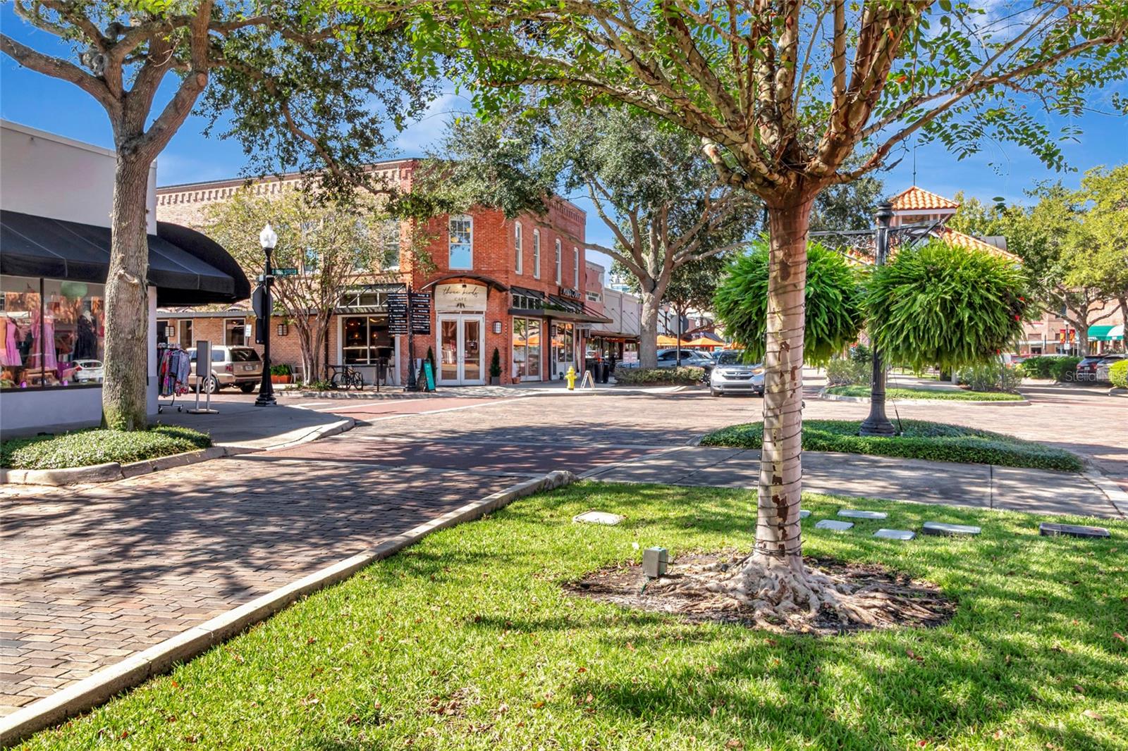 VALENCIA SHORES - Residential