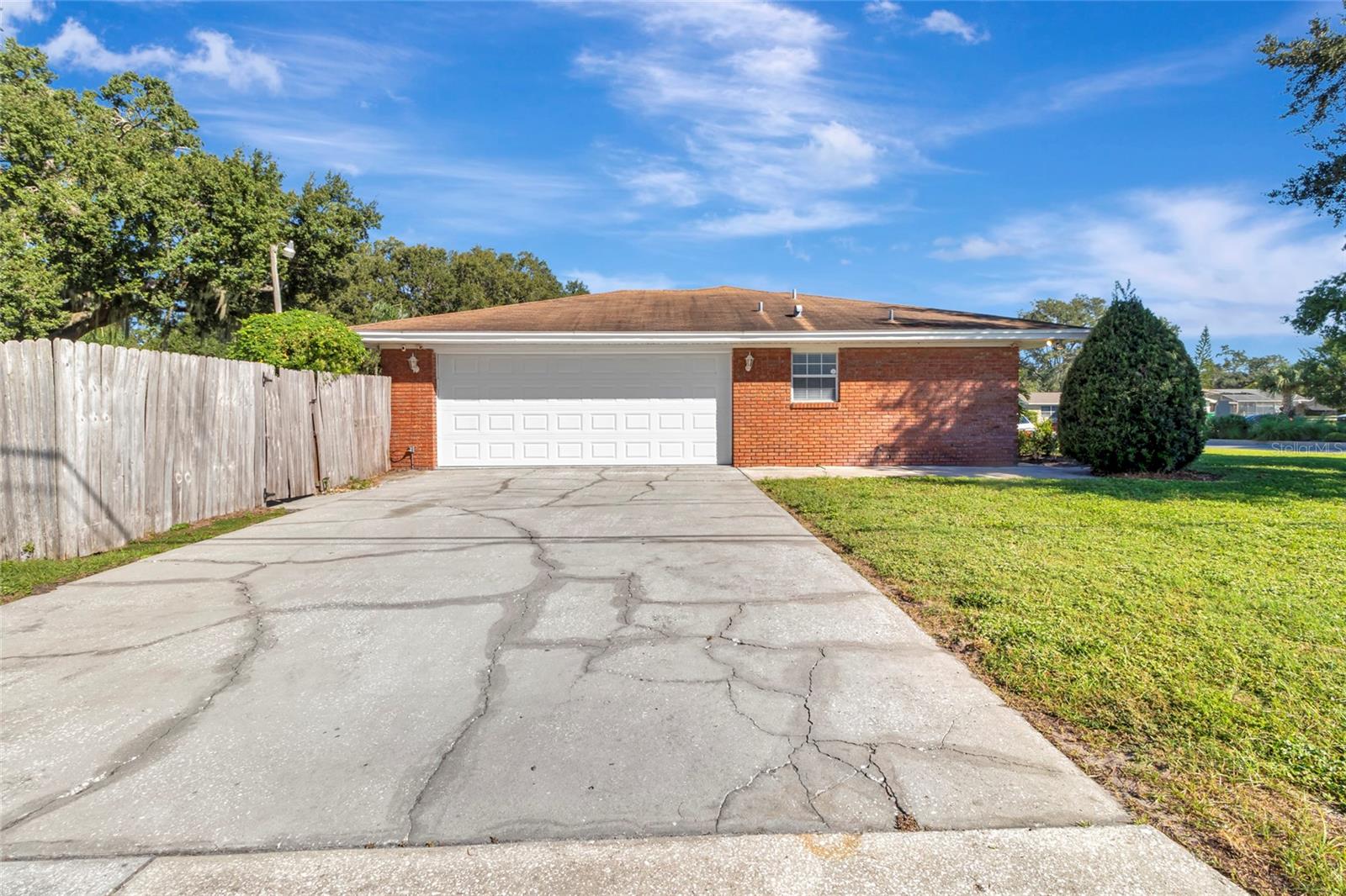 VALENCIA SHORES - Residential