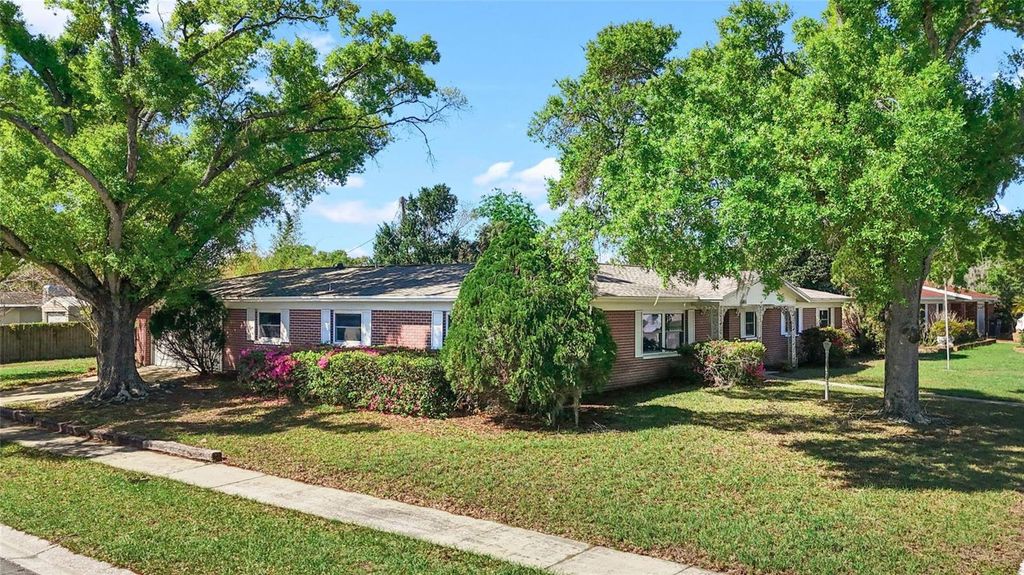 Photo of 1601 Lark Lane, Brandon, FL 33510 (MLS # TB8488717)