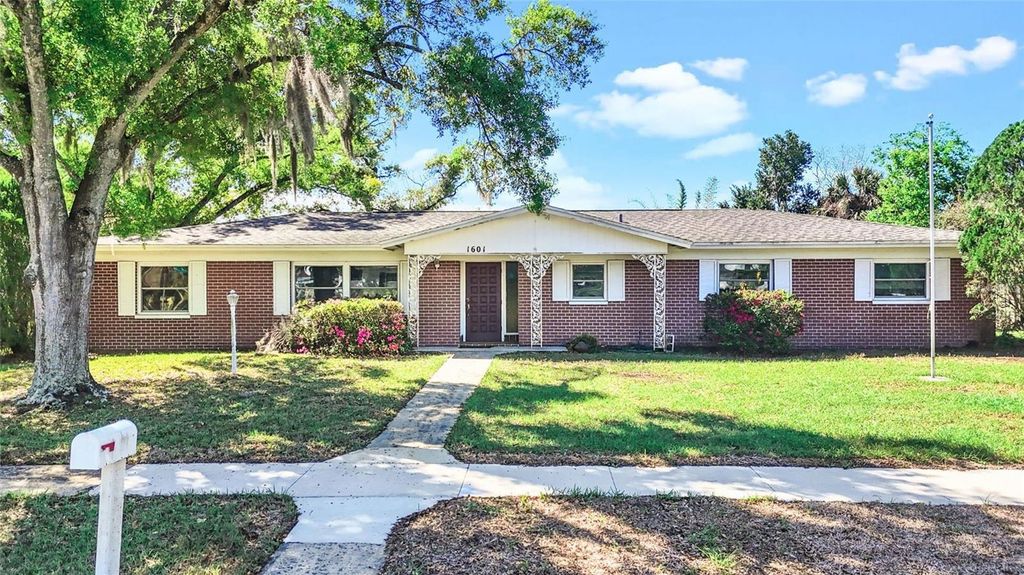 Photo of 1601 Lark Lane, Brandon, FL 33510 (MLS # TB8488717)