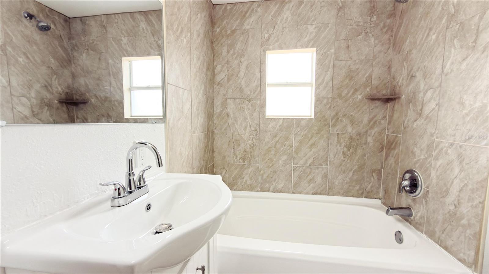 LAKE MAUDE ADD - Residential