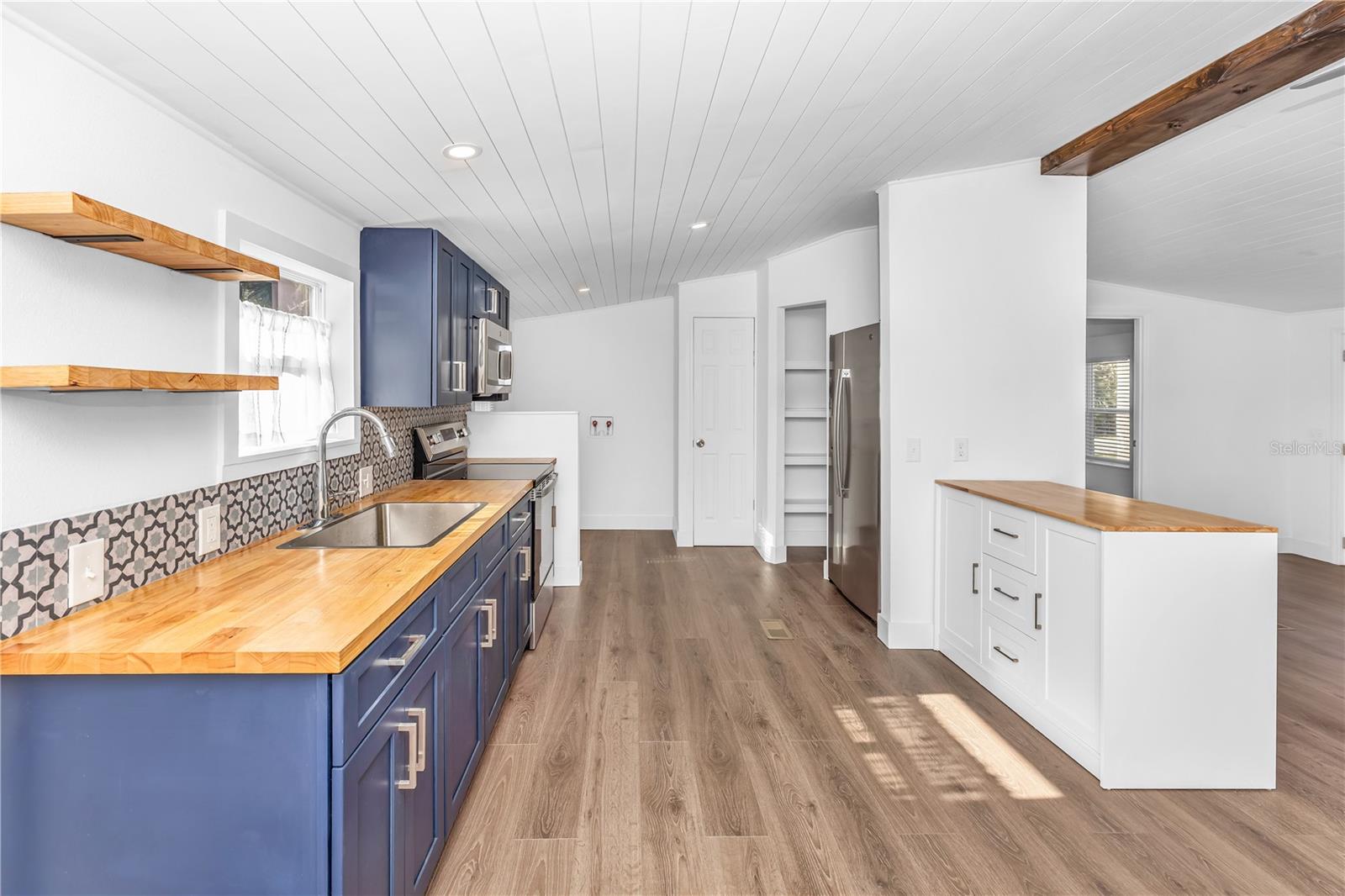 SPANISH MISSION HEIGHTS UN 02 - Residential