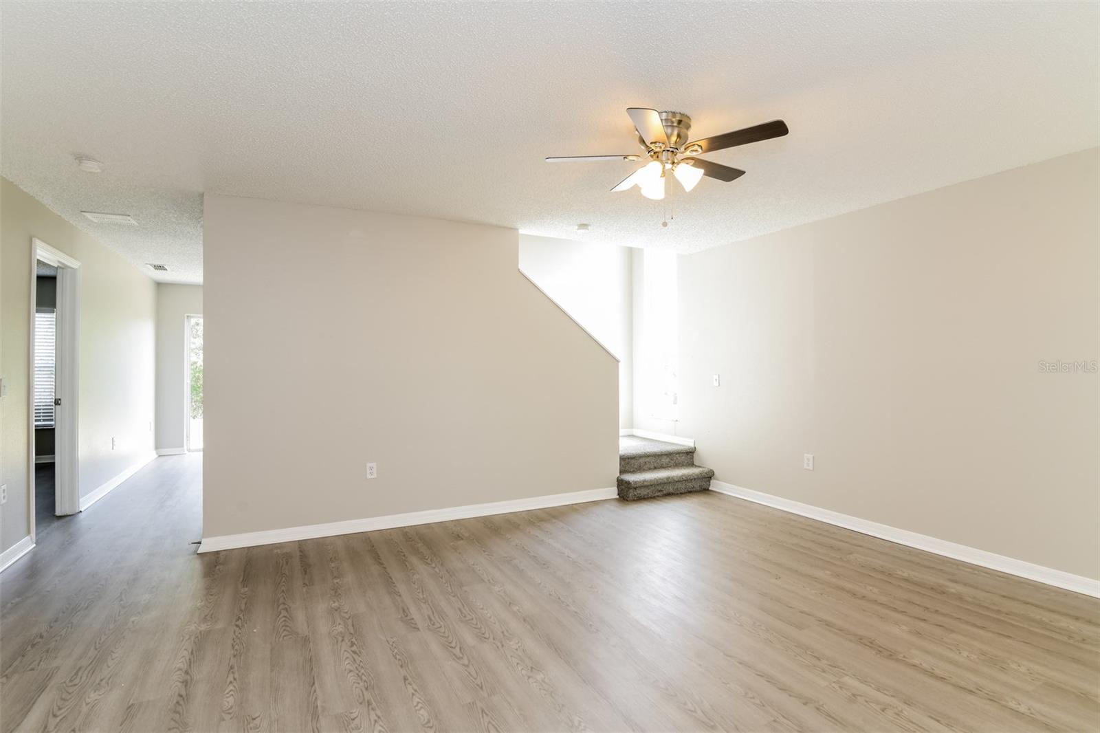 ROYAL RDG PH 03 - Residential