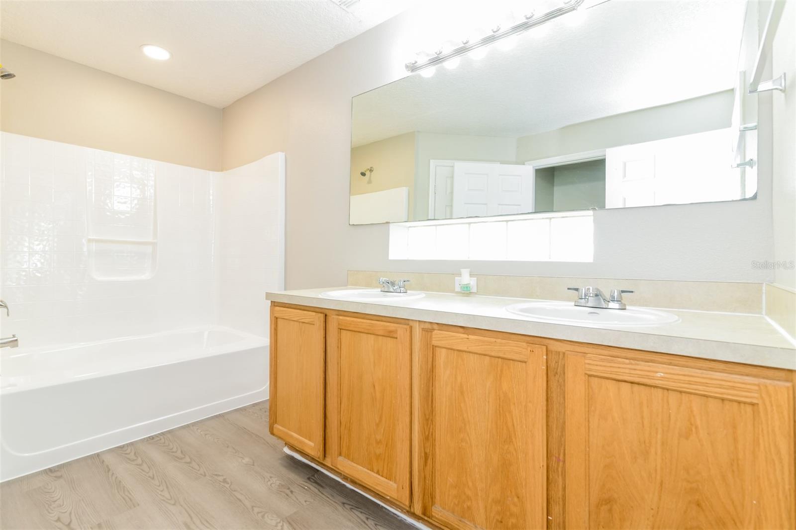 ROYAL RDG PH 03 - Residential