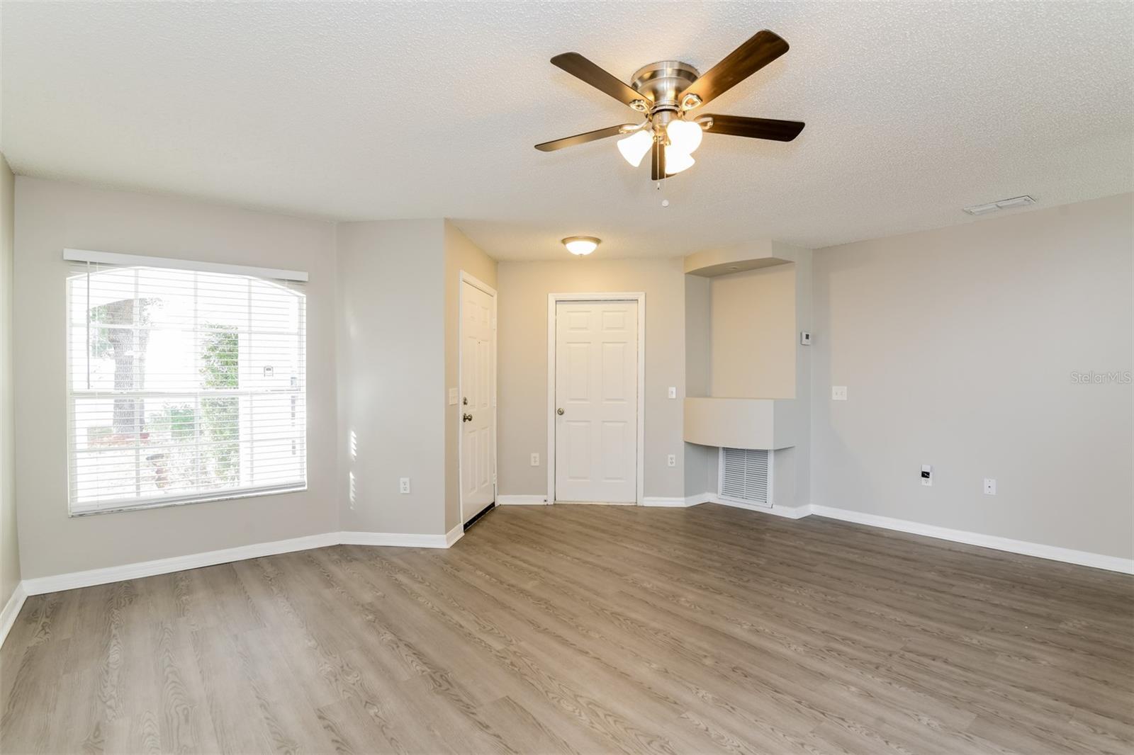 ROYAL RDG PH 03 - Residential