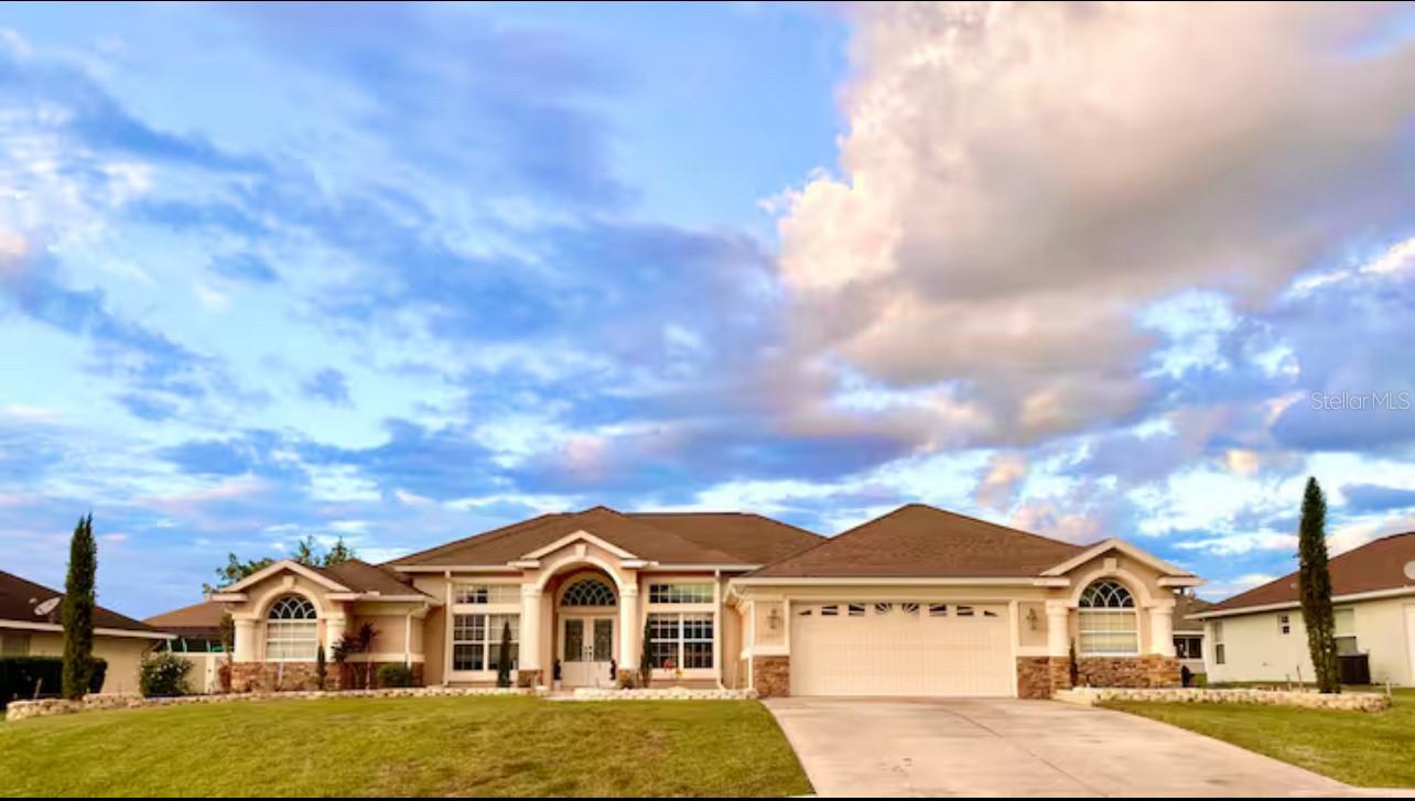 For Rent: 3 Bed, 3 Bath Fully Furnished Home – 3-Car Garage – Ocala, FL
Move right in to this stunning, fully furnished 3-bedroom, 3-bath home in Ocala. This property features spacious living areas, kitchen, and elegant finishes throughout. The large 3-car garage offers plenty of storage for vehicles, toys, or tools.
this home combines comfort and style with all the essentials already in place. Located in a beautiful, quiet neighborhood close to shopping, dining, and recreation.
This is a rare find—don’t miss it!