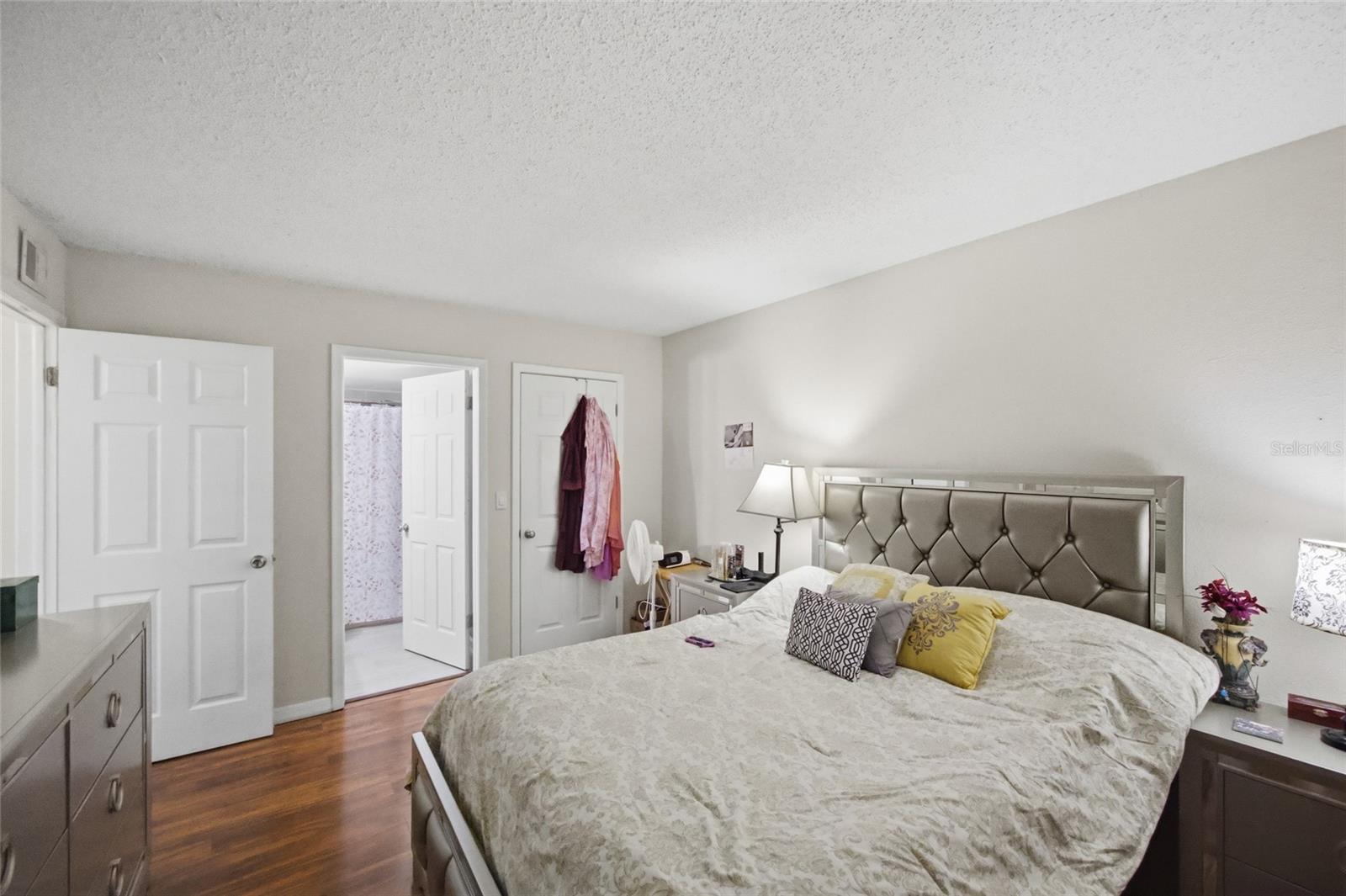 NORTH OAKS CONDO II - Residential