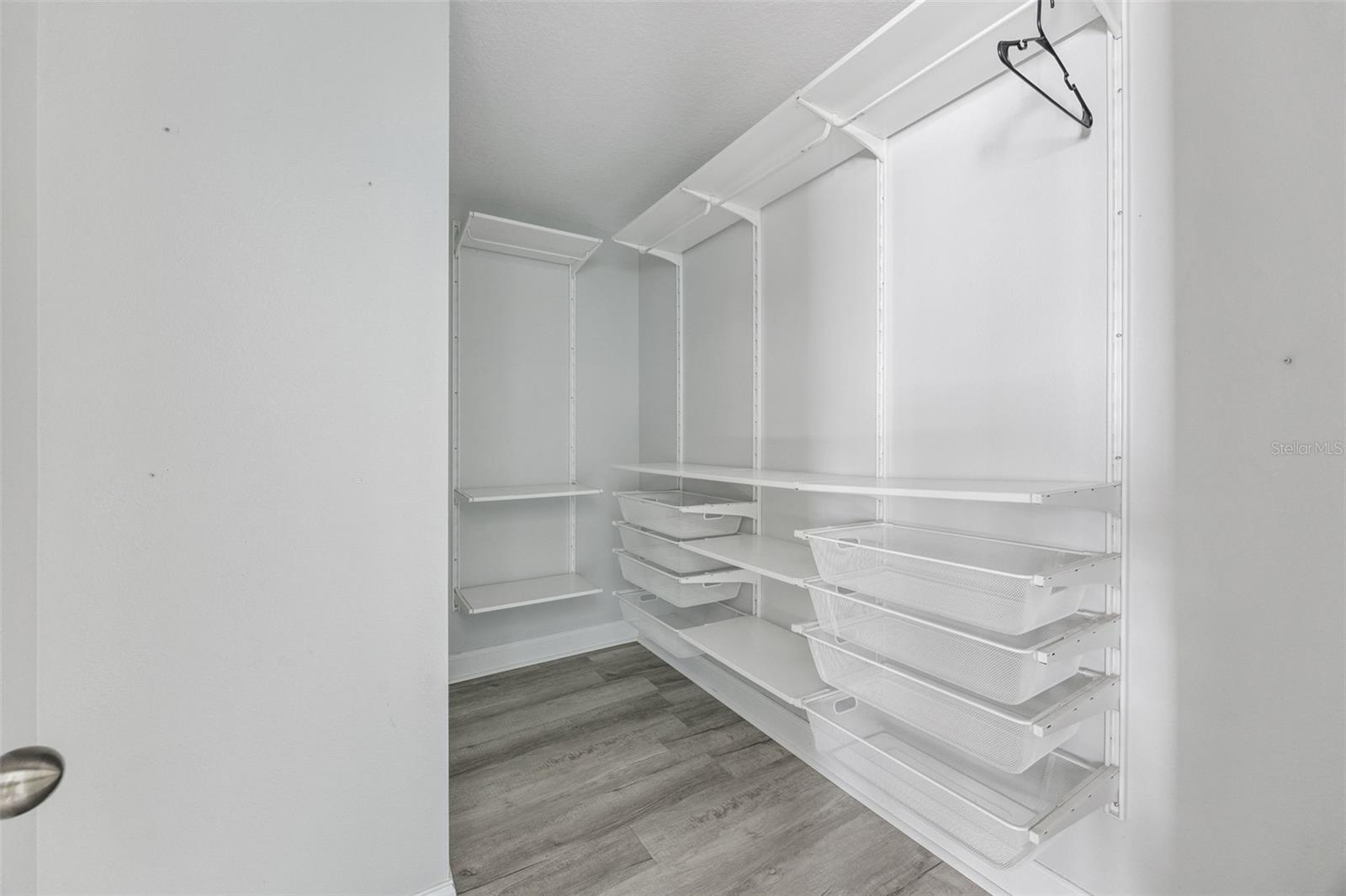 RIVERVIEW TWNHMS PH II - Residential