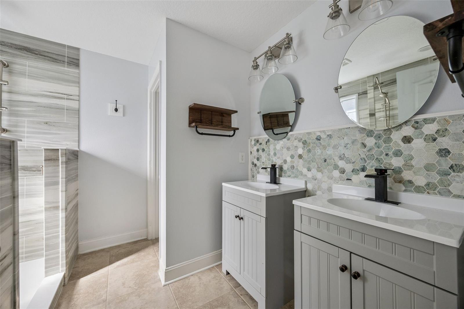 RIVERVIEW TWNHMS PH II - Residential