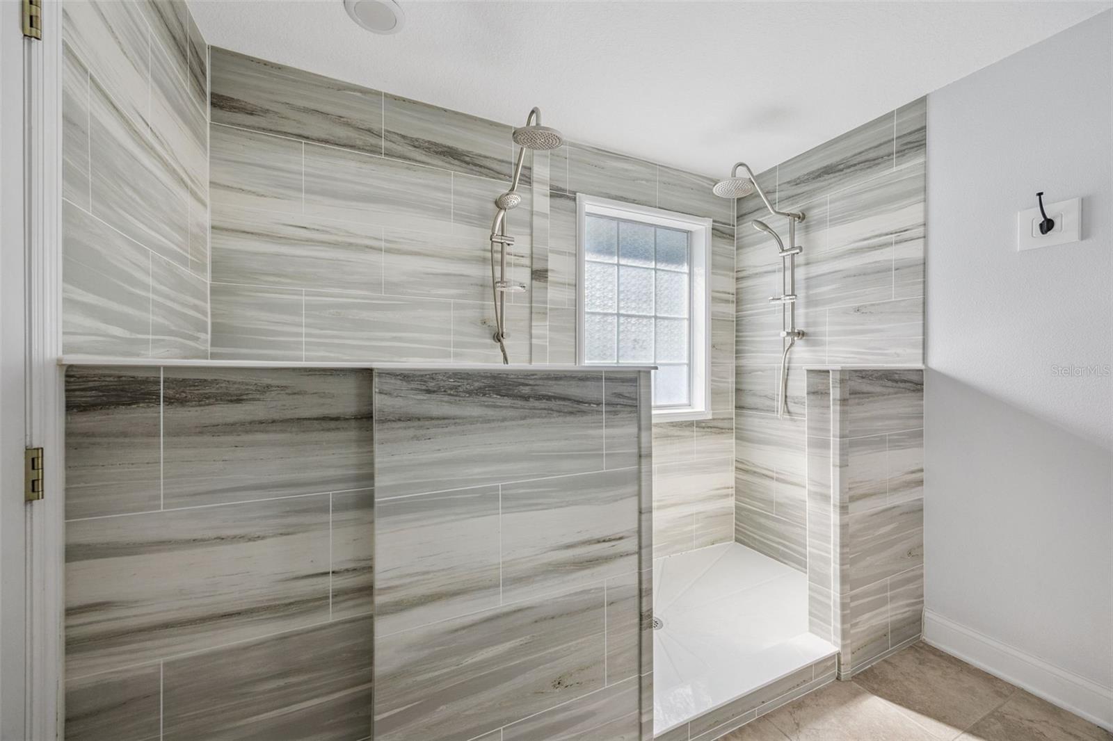 RIVERVIEW TWNHMS PH II - Residential