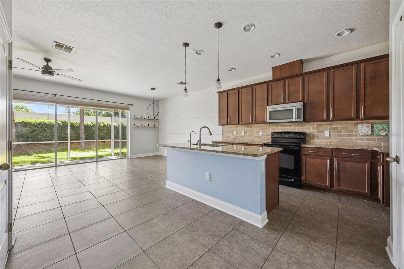 RIVERVIEW TWNHMS PH II - Residential