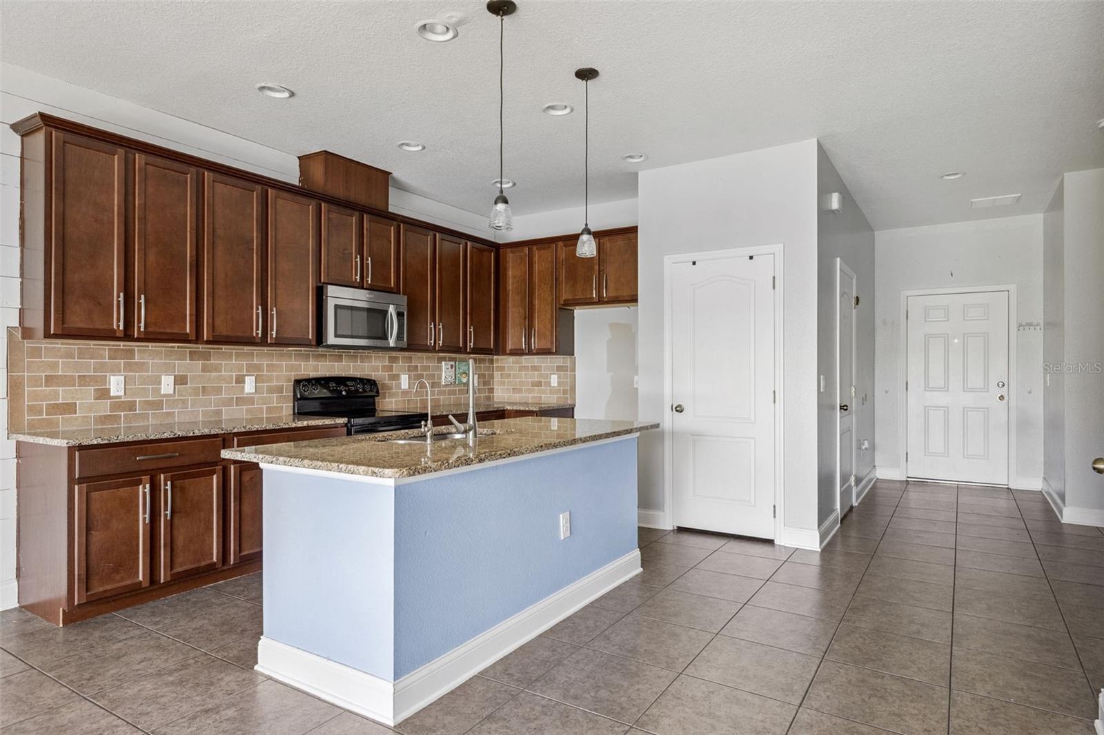 RIVERVIEW TWNHMS PH II - Residential