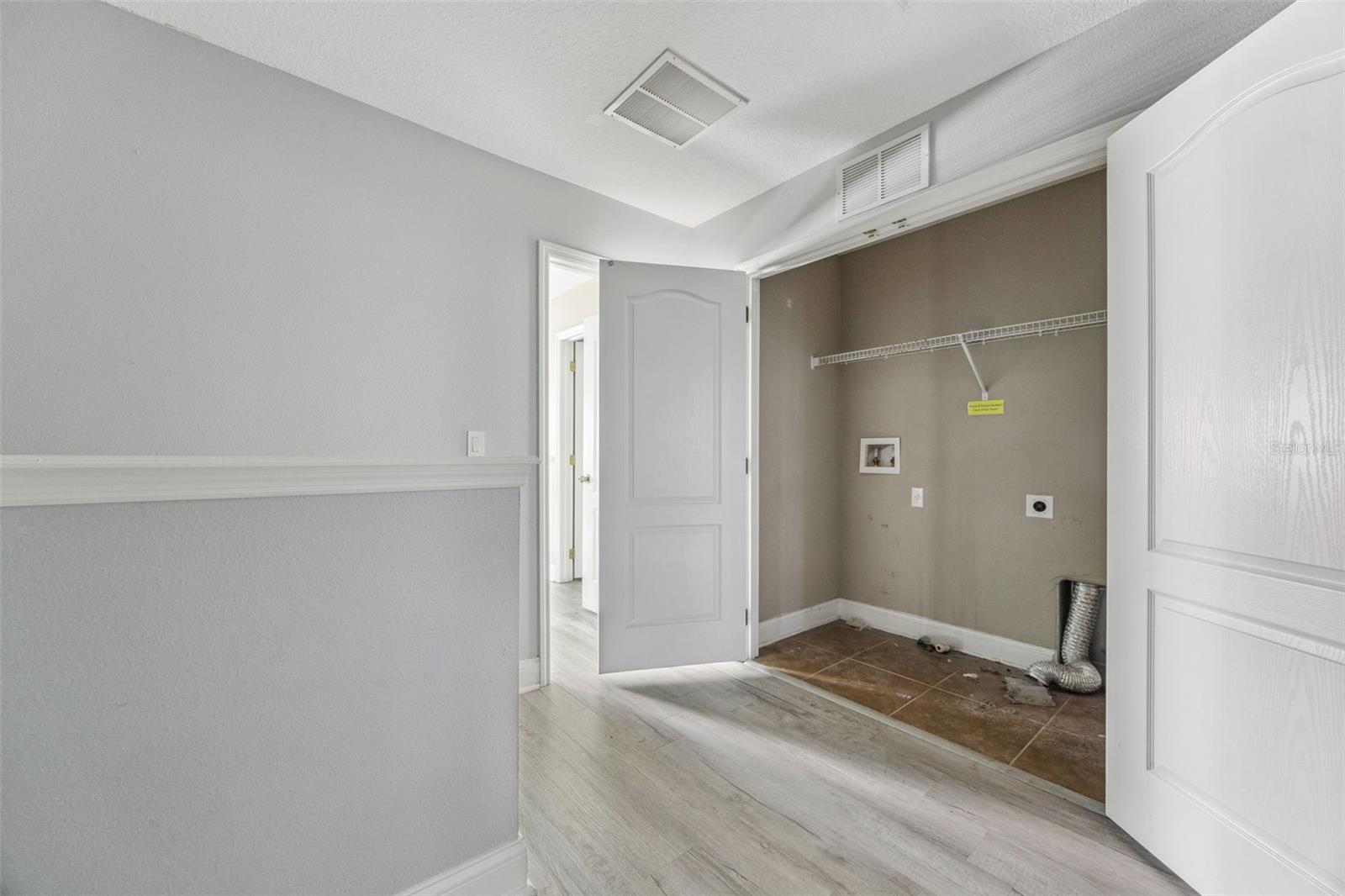 RIVERVIEW TWNHMS PH II - Residential