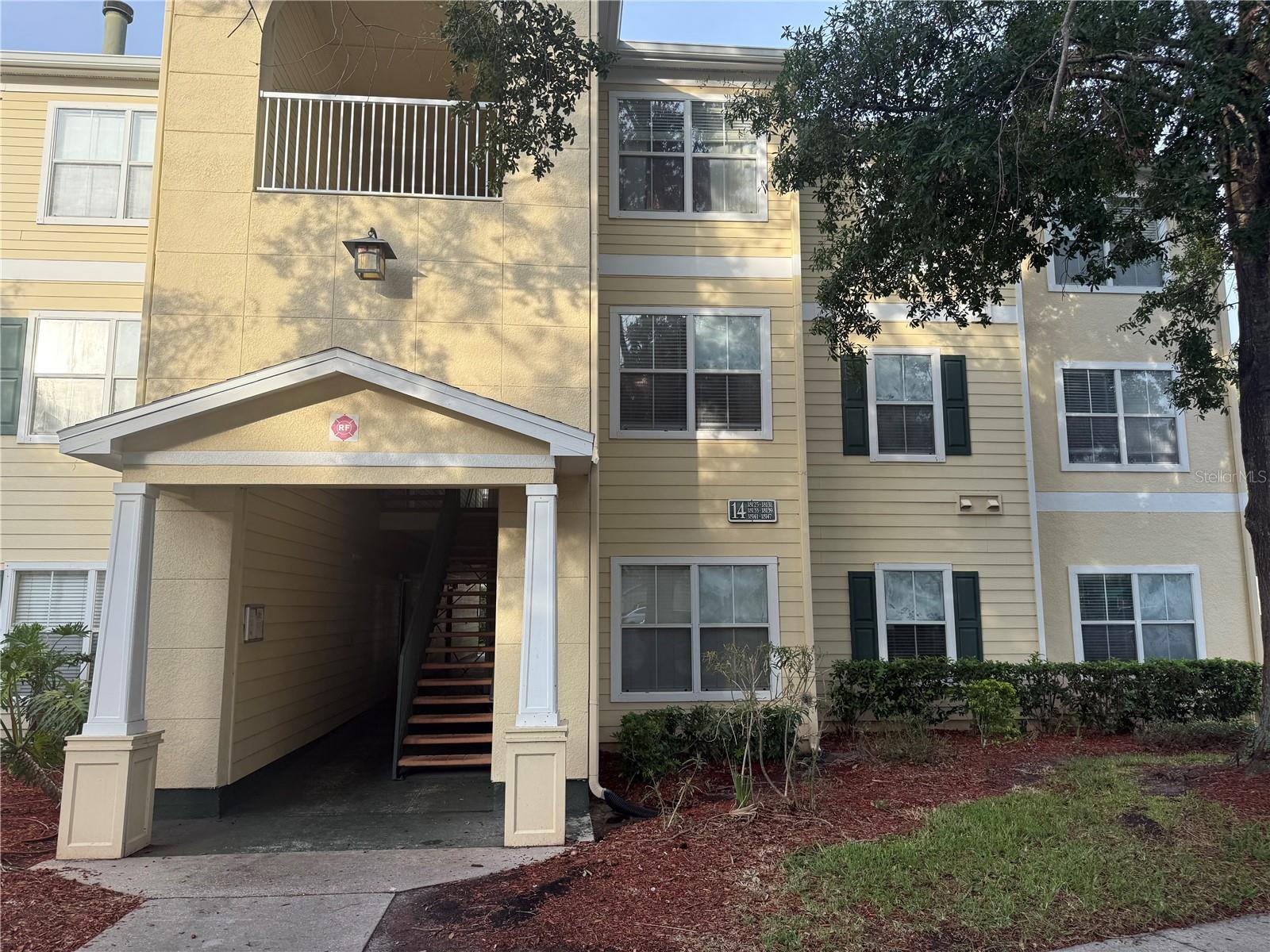 First Floor, 2 Bedroom 1 Bath condo in Equestrian Parc. All appliances are included including washer and dryer. The spacious bathroom includes oversized tub, separate shower and dual sinks. Enjoy all the amenities including a clubhouse w/ fitness facility, business center, media center, car care center, swimming pool w/ heated spa, tennis & volleyball courts, and playground. This gated community is located in New Tampa, near I-75 and Bruce B Downs and is minutes away from USF, Moffit, Wiregrass Mall & Tampa Outlets.