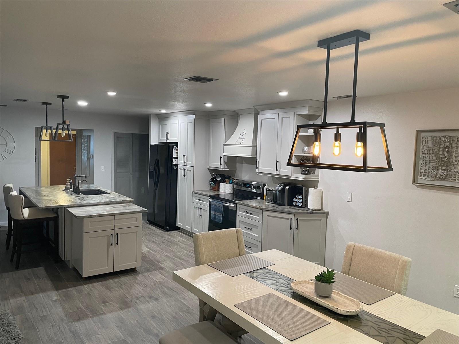 2325 LAUDERDALE COURT