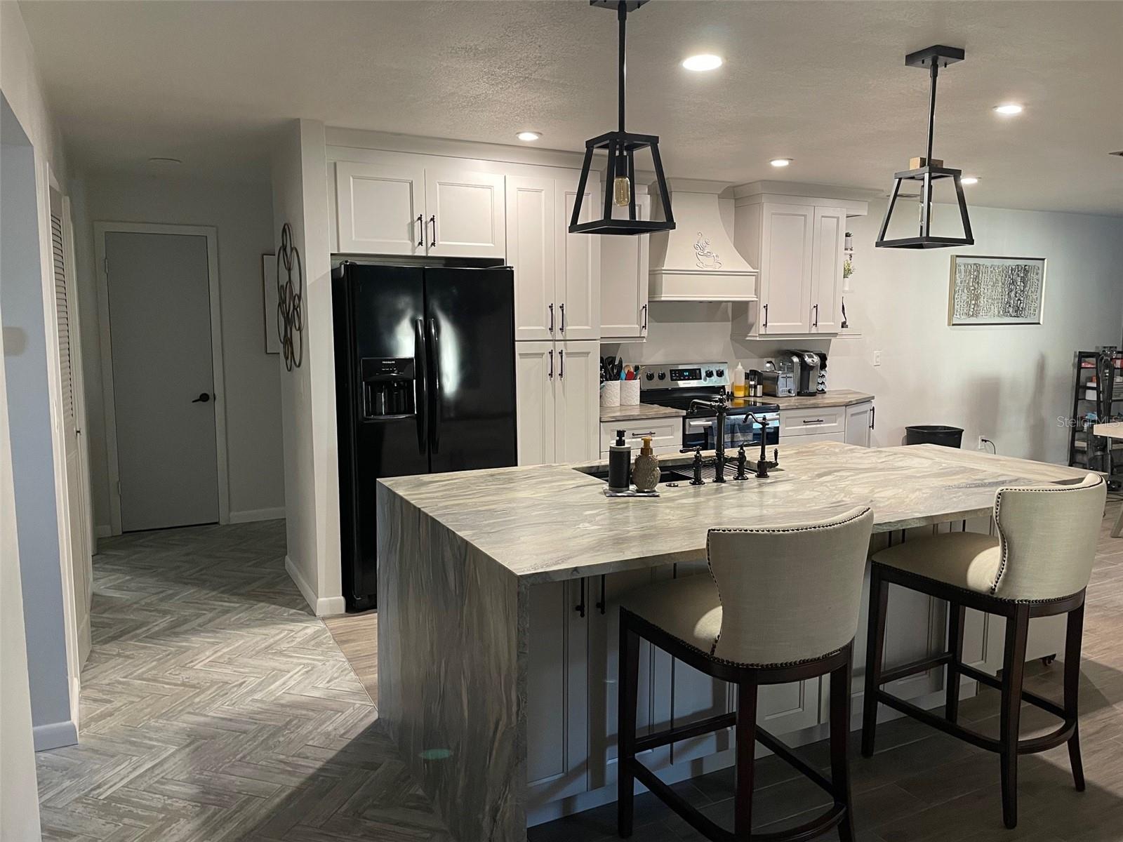 2325 LAUDERDALE COURT