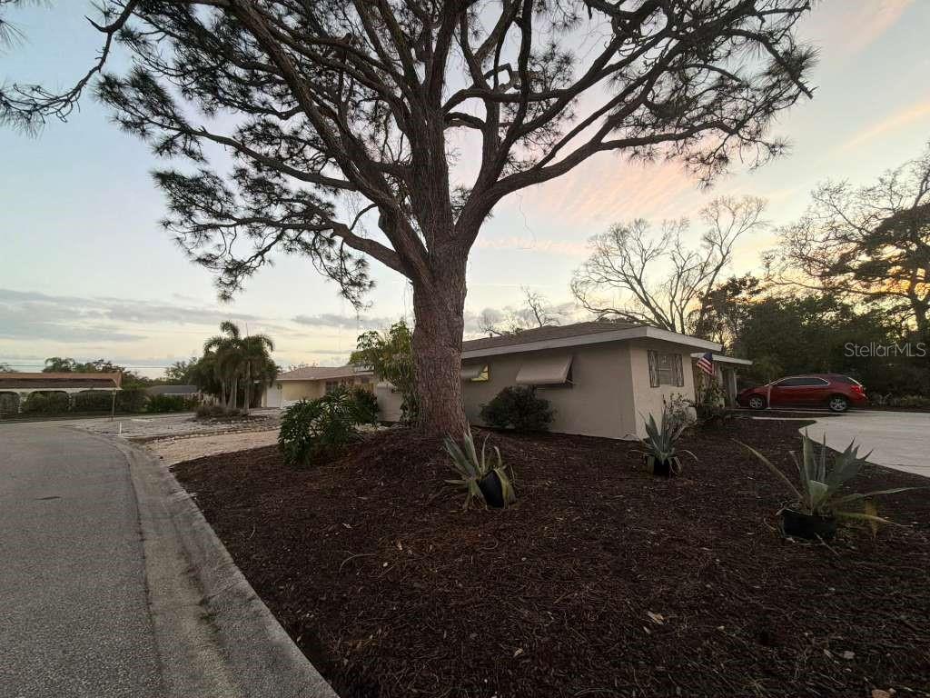 DE SOTO COUNTRY CLUB COLONY - Residential Lease