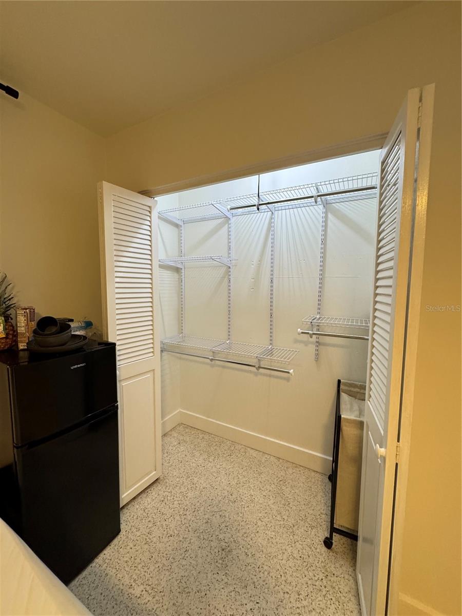 DE SOTO COUNTRY CLUB COLONY - Residential Lease