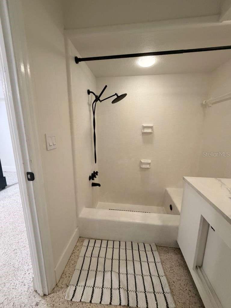 DE SOTO COUNTRY CLUB COLONY - Residential Lease