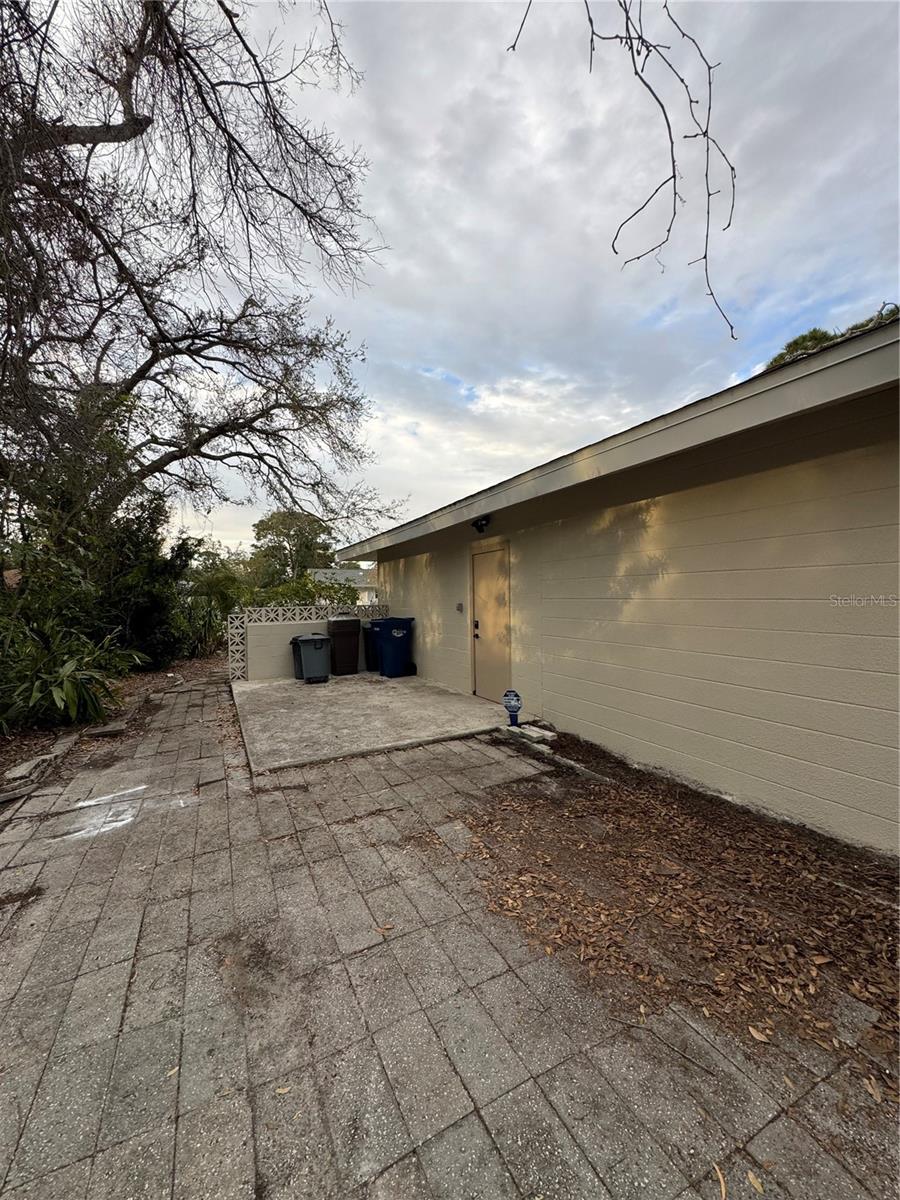 DE SOTO COUNTRY CLUB COLONY - Residential Lease